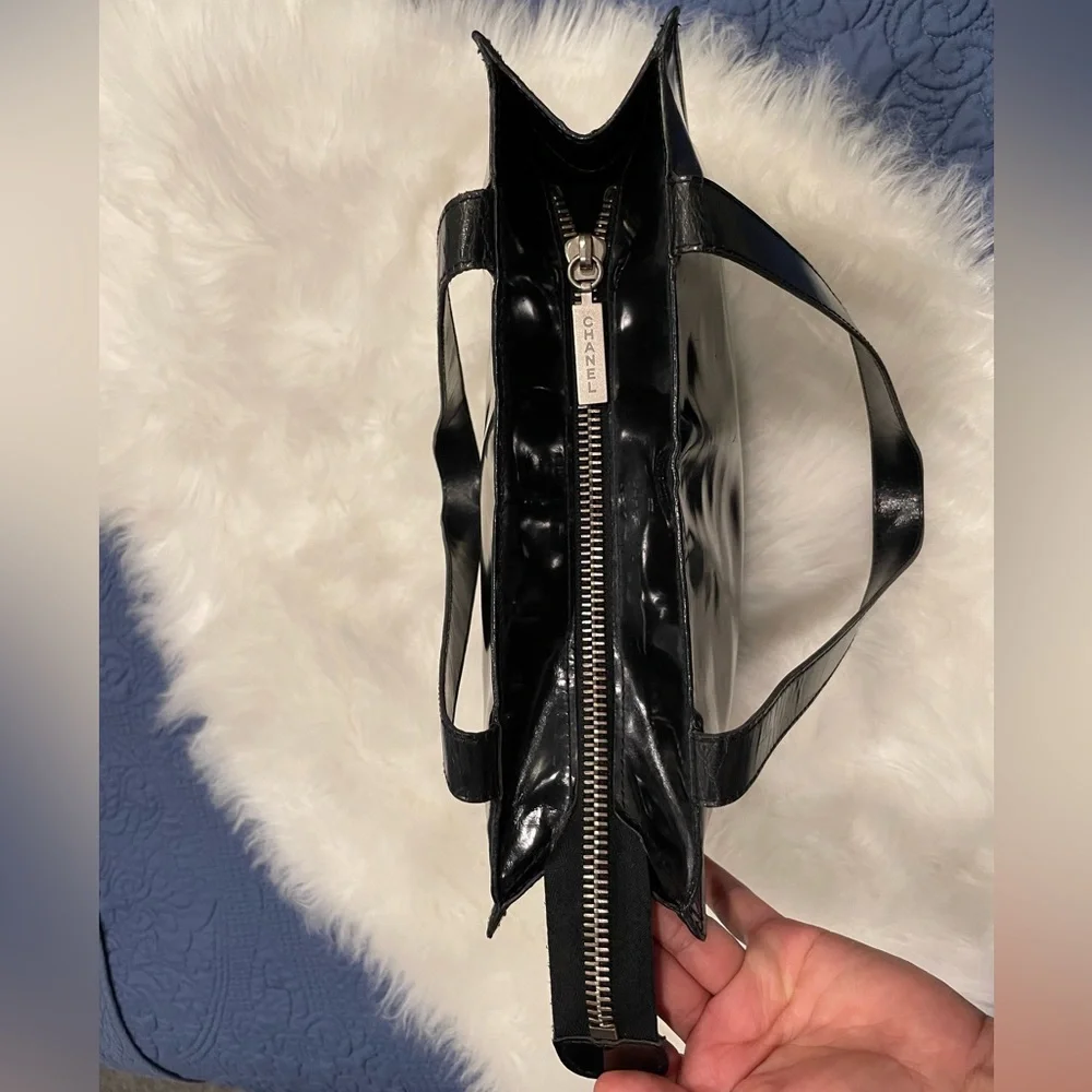 CHANEL Black Patent Leather CC Tote Bag - Picture 8 of 16